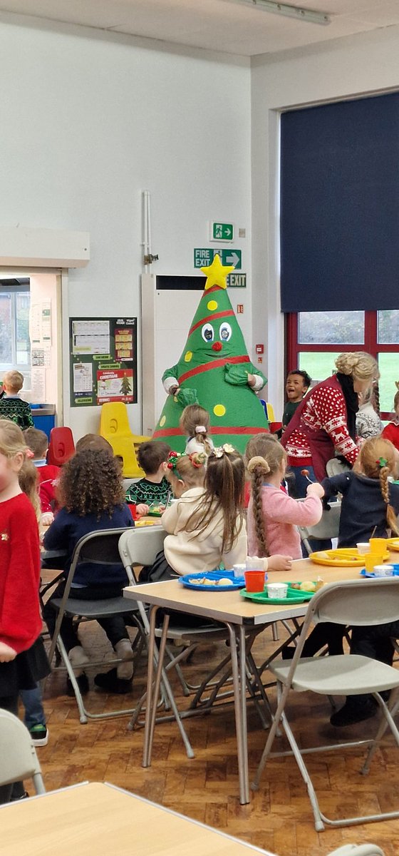 AshtonStThomas's tweet photo. Christmas Dinner Day @AshtonStThomas today with Mr Christmas Tree making a special appearance. #Christmas2024 #SecureinFaithLearningTogether https://t.co/rWLox08oHr