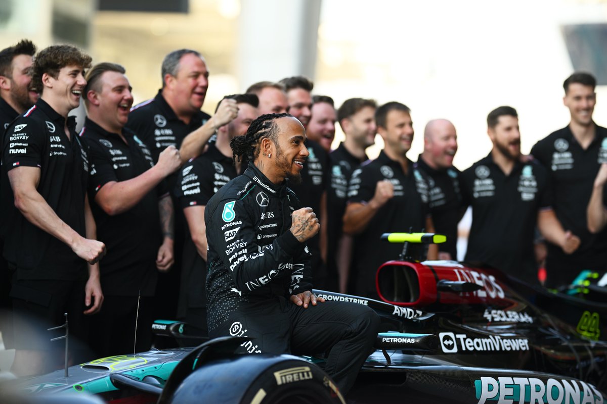 F1's tweet photo. End of an era 🥲

#F1 #AbuDhabiGP @MercedesAMGF1 https://t.co/7v88cocux6