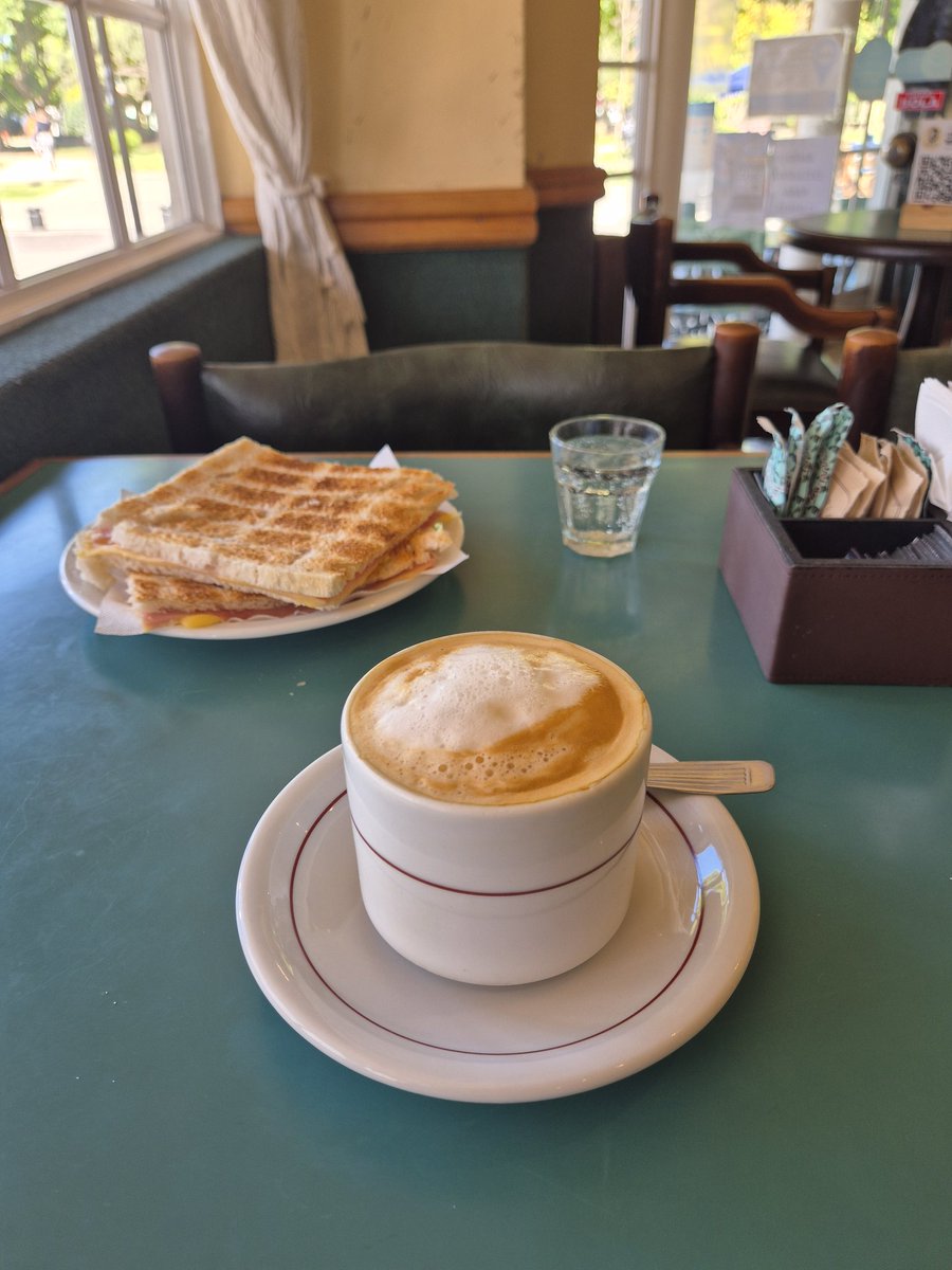 Métanse su caramel macchiato y su avocado toast en el orto ☕️