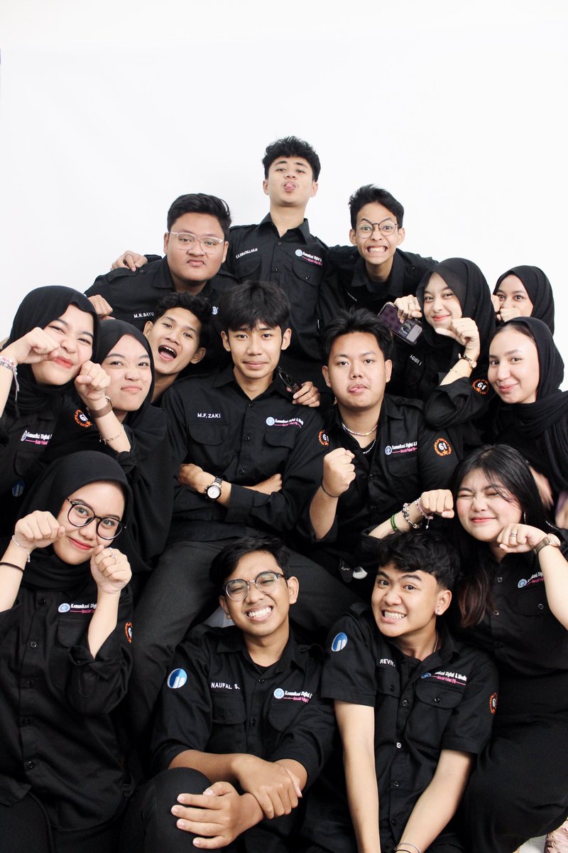 auryiin's tweet photo. edisi postud bersama manusia brizik checkk!!!
#komunikasiniebossenggoldonk #ipbindiversity #61boyyy https://t.co/A8G2FbGRoP