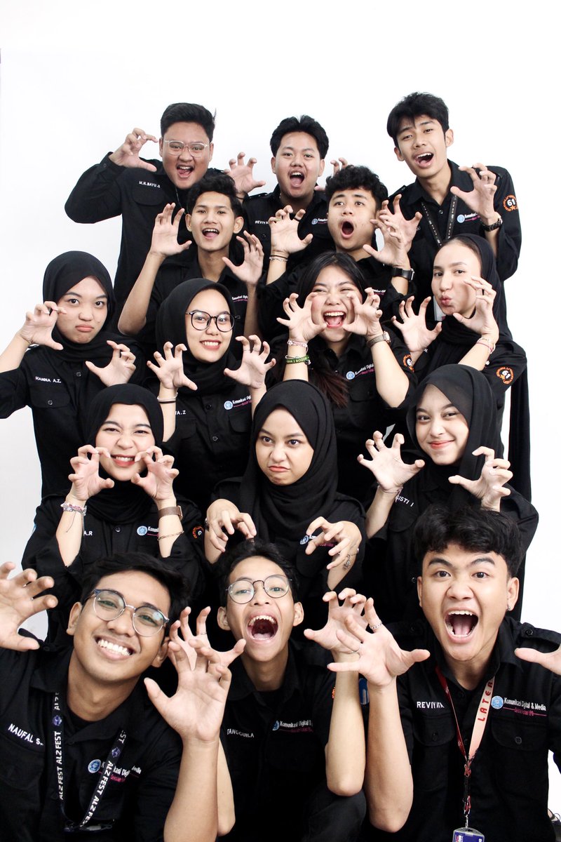 auryiin's tweet photo. edisi postud bersama manusia brizik checkk!!!
#komunikasiniebossenggoldonk #ipbindiversity #61boyyy https://t.co/A8G2FbGRoP
