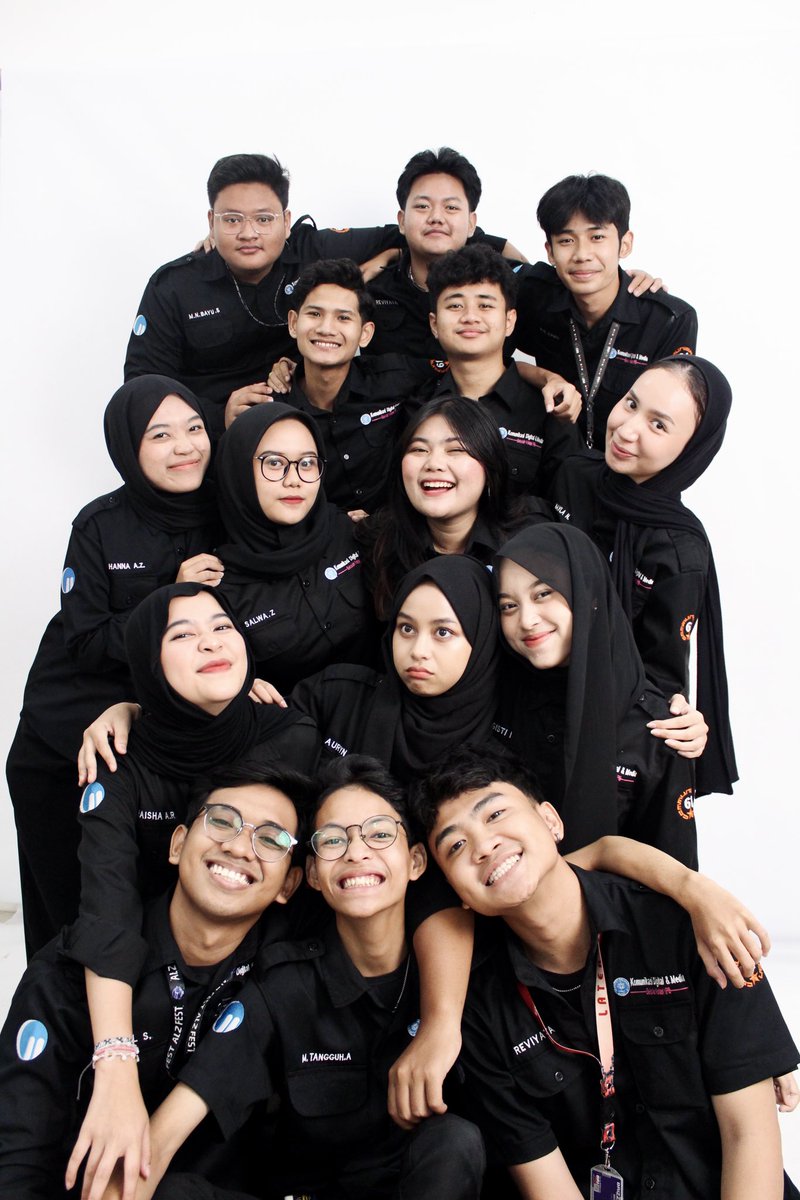 auryiin's tweet photo. edisi postud bersama manusia brizik checkk!!!
#komunikasiniebossenggoldonk #ipbindiversity #61boyyy https://t.co/A8G2FbGRoP