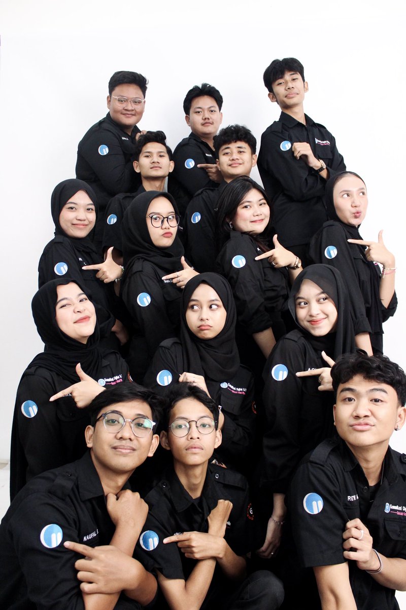 auryiin's tweet photo. edisi postud bersama manusia brizik checkk!!!
#komunikasiniebossenggoldonk #ipbindiversity #61boyyy https://t.co/A8G2FbGRoP