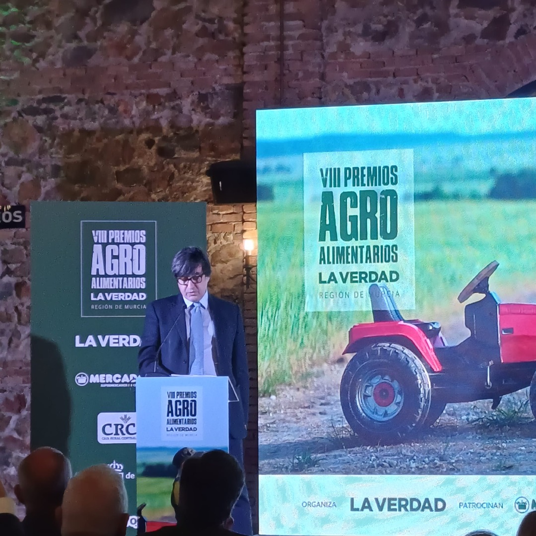 Proexport_Spain's tweet photo. 🥇 Enhorabuena a @Meloneselabuelo, ganador del Premio Investigación/Innovación Agraria, y a #Fruca, que recibió el Premio a la Sostenibilidad en los VIII Premios Agro de la Región de Murcia @laverdad_es.
¡Orgullosos de nuestros asociados! 🙌🌱 https://t.co/sh39cY4AeH