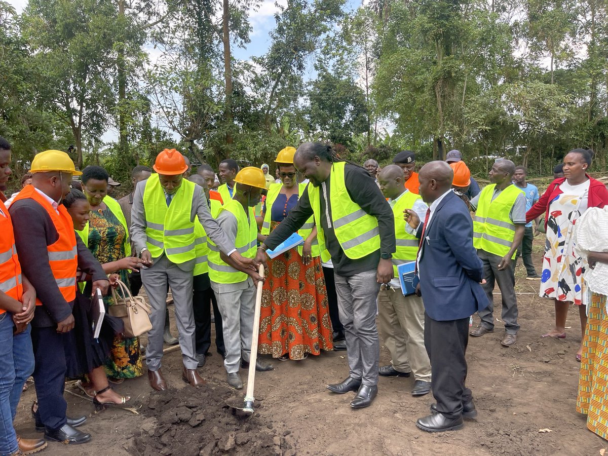 Fort Portal City launches modern maternity ward construction!
Thanks to Gov't of Uganda, Ministry of Health minister of state for primary health care hon Margaret Muhanga Mugisa &amp; partners! #FortPortalCity #MaternityWard #Healthcare"