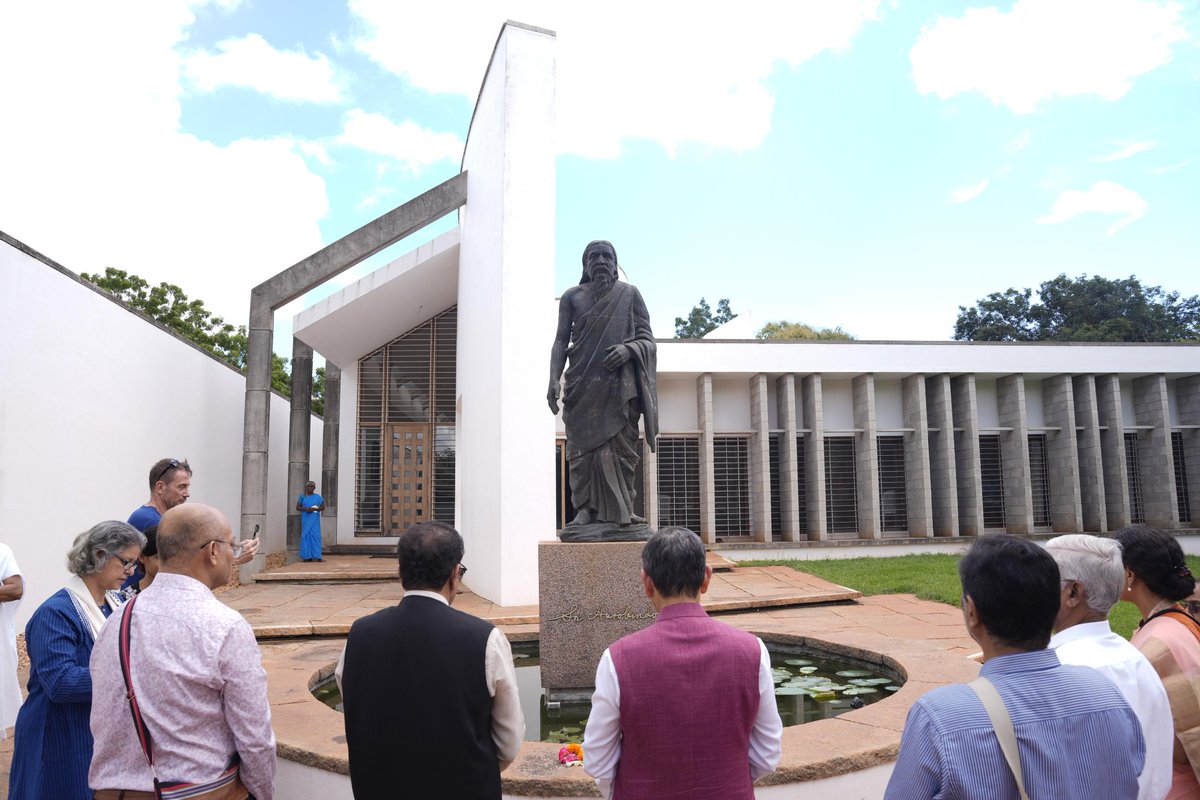 LGov_Puducherry's tweet photo. Paid floral #tributes to #IndianPhilosopher & #Yogi Sri #Aurobindo's statue at 'Savitri Bhavan' in #Auroville Foundation, on his #DeathAnniversary.
@rashtrapatibhvn @narendramodi @AmitShah @PIB_India @MinOfCultureGoI @rajbhavan_tn https://t.co/CoA7gFgESS
