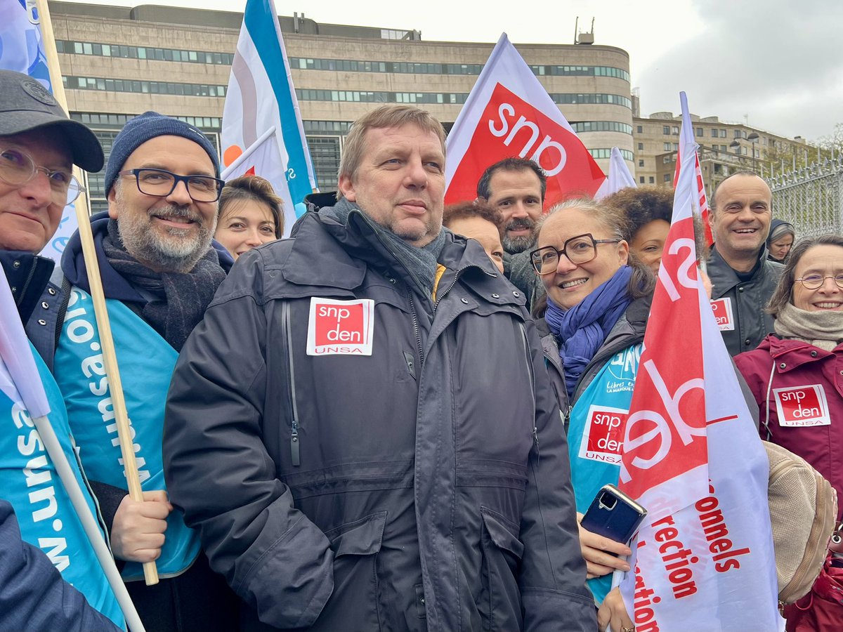 Le <a href="/snpden/">SNPDEN-UNSA</a> mobilisé dans le cortège parisien pour la #fonctionpublique : pour les droits des fonctionnaires, contre le fonctionnaire #bashing, pour de vraies perspectives à l'éducation nationale ! 
<a href="/UNSA_Education/">UNSA Éducation</a> <a href="/UNSA_officiel/">UNSA</a>