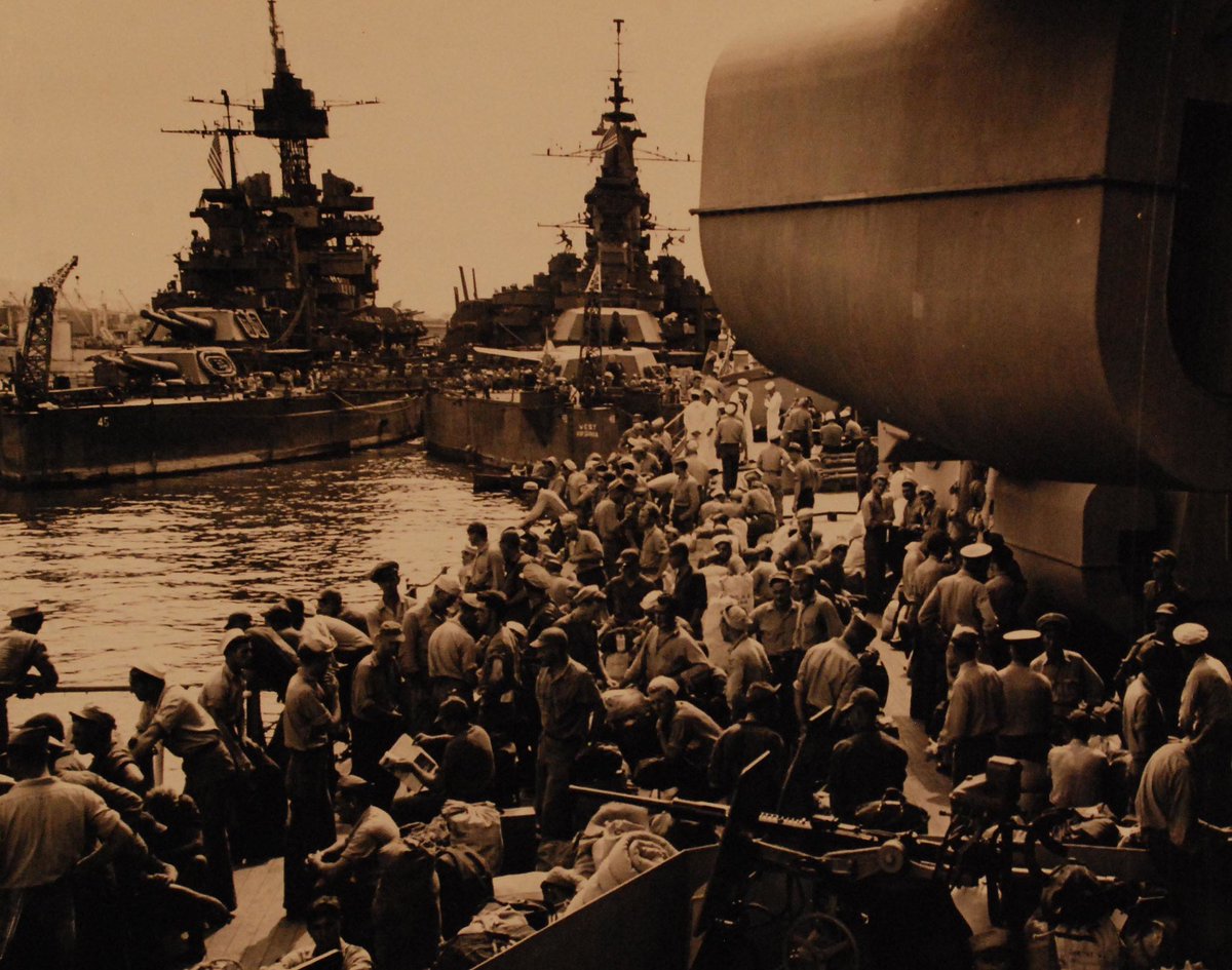 Rich_Ships's tweet photo. Crowded with men bound for home are (left to right, USS Colorado (BB 45), USS West Virginia (BB 48) and USS Iowa (BB 61) at Pearl Harbor. 

The picture was taken from one of the decks of Iowa. Photograph released October 8, 1945. 80-G-495679
#BB61 #BB45 #BB48 https://t.co/BLeH6D2vJ5