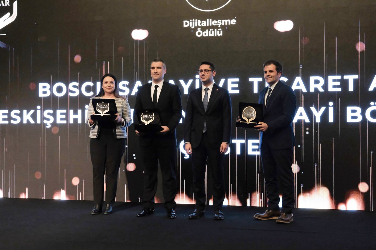 OsbEskisehir's tweet image. @TCBEBKA  iş birliğiyle hayata geçirilen &quot;Dijital Dönüşüm Merkezi&quot; projemiz, @Tisk_kurumsal  “Ortak Yarınlar” ödüllerinde Dijitalleşme kategorisinde ödüle layık görüldü! 

Dijital geleceğe yön veren adımlarımızla gururluyuz! 

bit.ly/3CYNNYC

#EOSB #DijitalDönüşüm