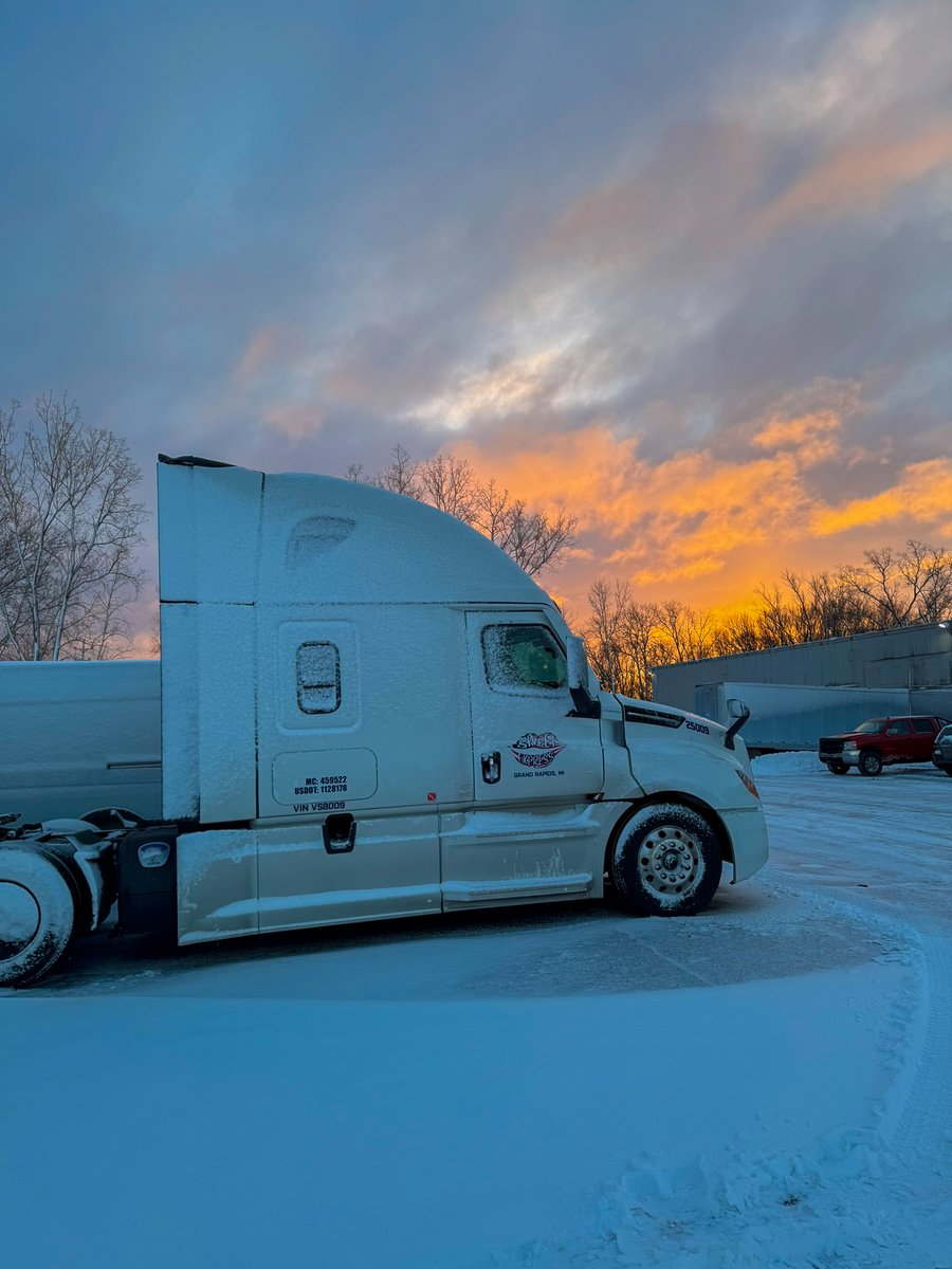 SweetExpressLLC's tweet image. It may be a VERY cold morning in Grand Rapids, but at least the sunrise is pretty right?

#winter #grandrapids #trucking #cold #michigan #sunrise #pretty #colorful