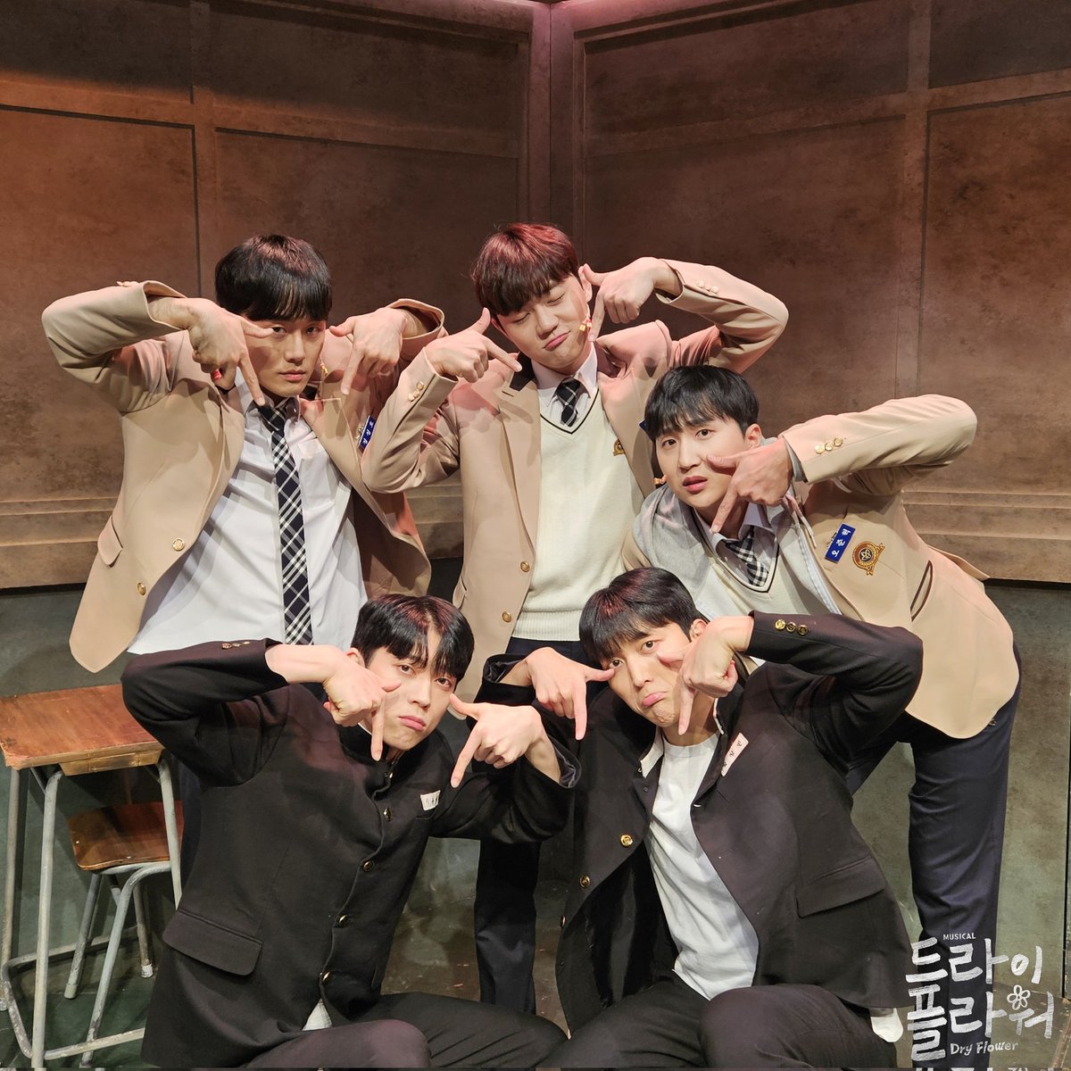 [𝘿𝙍𝙔 𝙁𝙇𝙊𝙒𝙀𝙍]
: 𝙂𝙊𝙊𝘿𝘽𝙔𝙀 𝘿𝙍𝙔 𝙁𝙇𝙊𝙒𝙀𝙍

🌼 페어막 사진 공개

❝ 이 순간을 상자 속에 간직해
잊지 않게 ❞
-
𝟮𝟬𝟮𝟰.𝟬𝟵.𝟮𝟰 - 𝟭𝟮.𝟬𝟲
예스𝟮𝟰 아트원 𝟮관

#뮤지컬 #드라이플라워 #네버엔딩플레이 #가보자