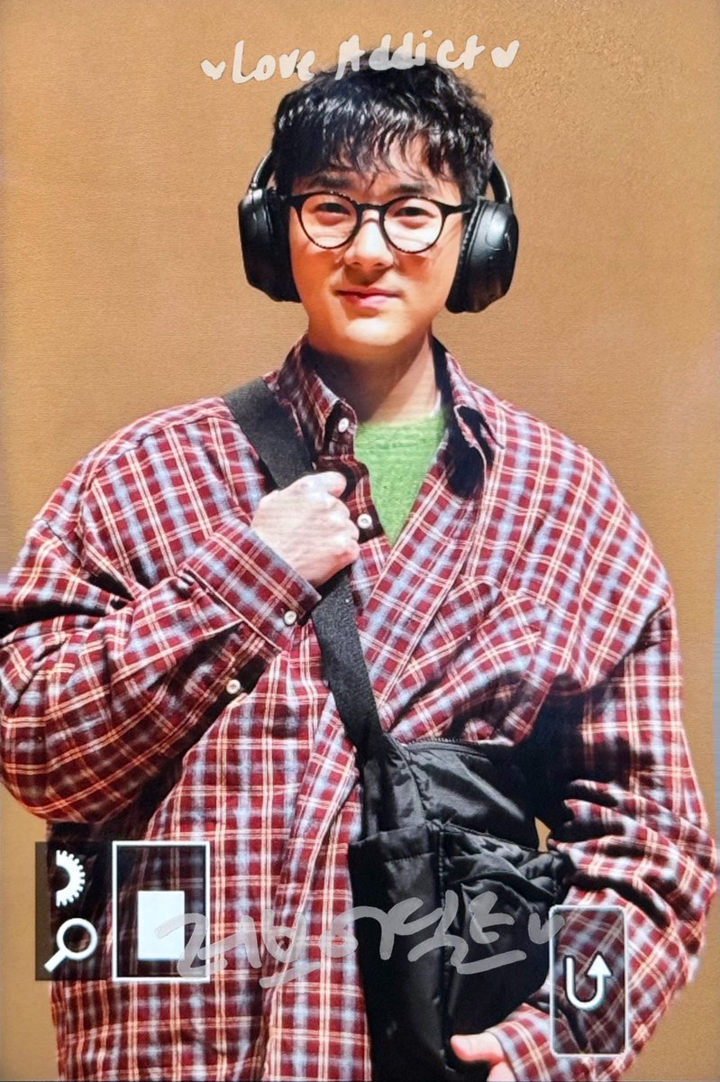 LoveAddict_0315's tweet photo. 241205 시그팬싸 프리뷰 아론
오늘 너무 압도적 바보 (positive)

#Aaron #곽아론 https://t.co/WhJRF2fV7j