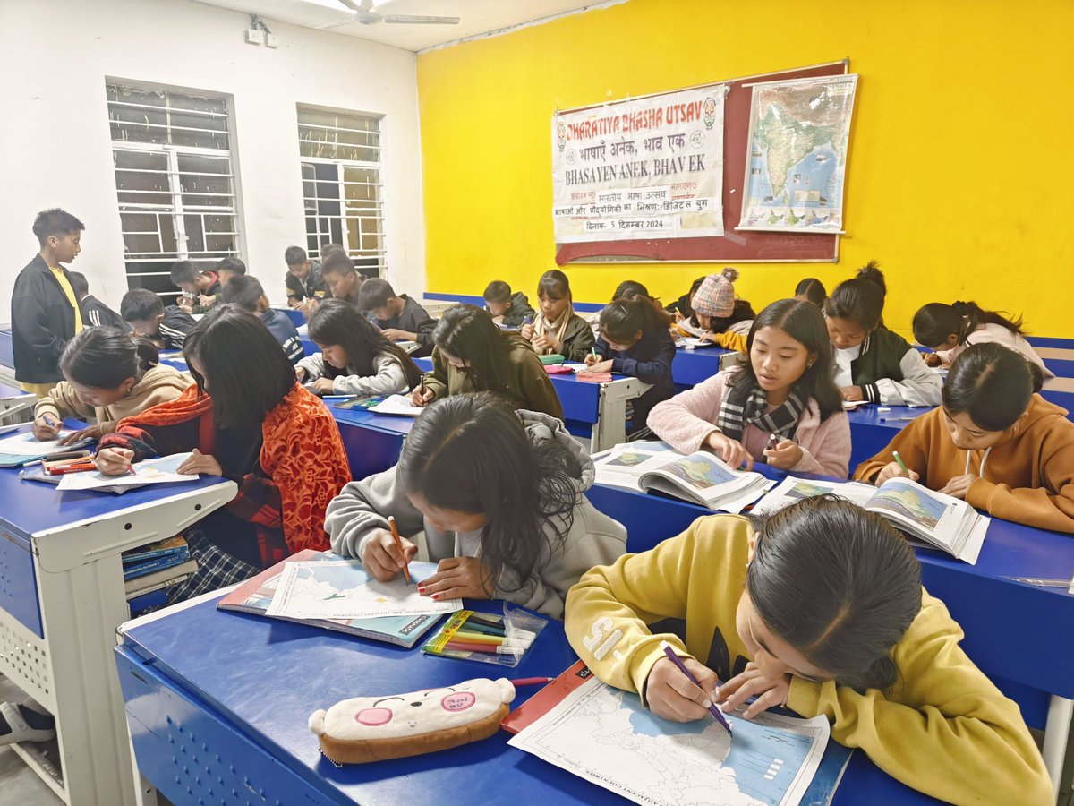 JnvMon's tweet image. 5 December 2024,Celebrating Bhartiya Bhasha Utsav on Mahakavi Subramania Bharati&apos;s birth anniversary! Week🌍✨ Uniting languages and technology, showcasing the power of words in the digital age. #BhashaUtsav #UnityThroughLanguages #DigitalIndia
@EduMinOfIndia
@NVS_HQ @DcShillong