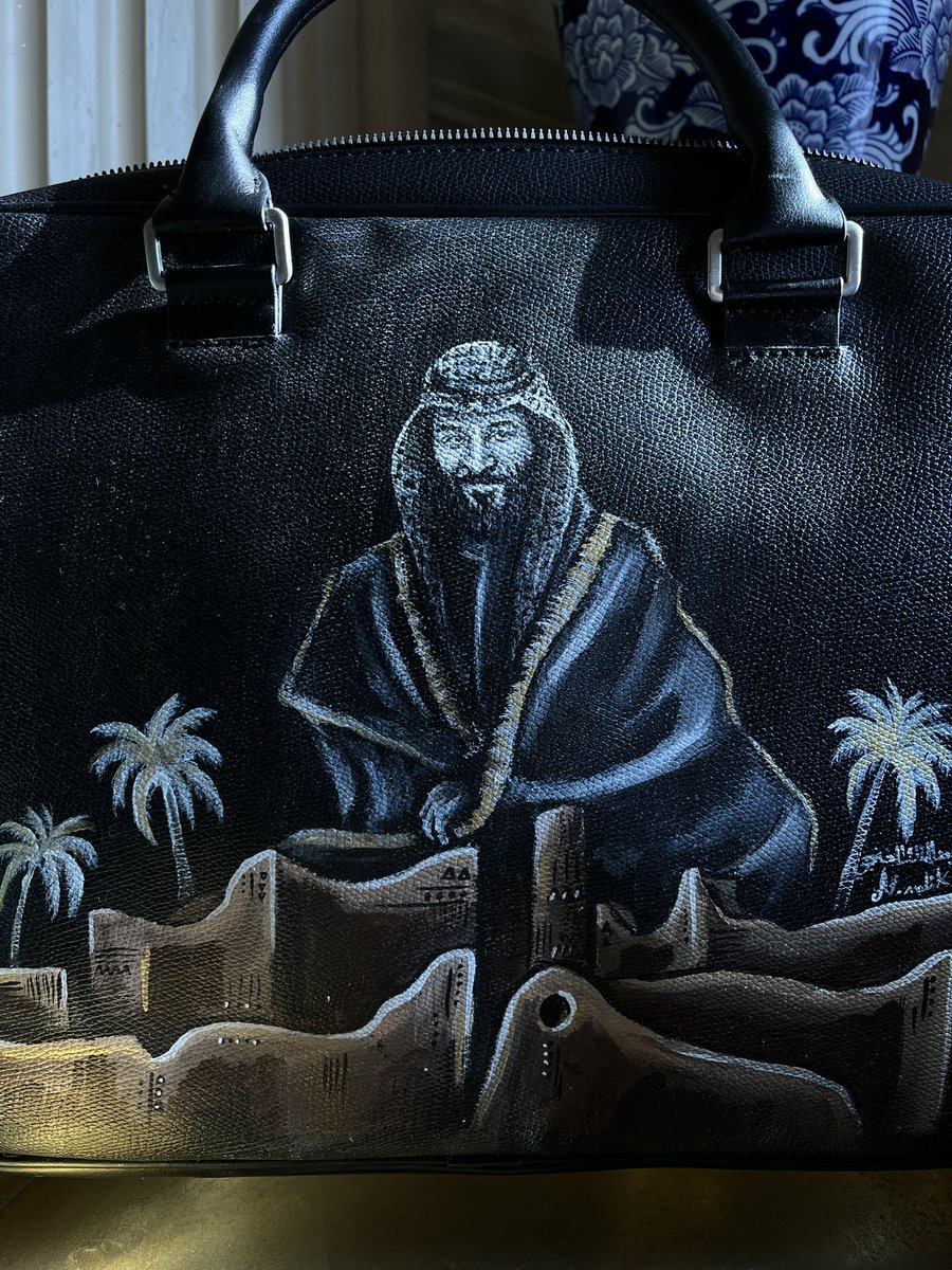 KhunjiAl's tweet photo. Leather paint 
.
.
#MBS #art #leatherpaint #leather #diriyah https://t.co/JNlzNnD5Lz