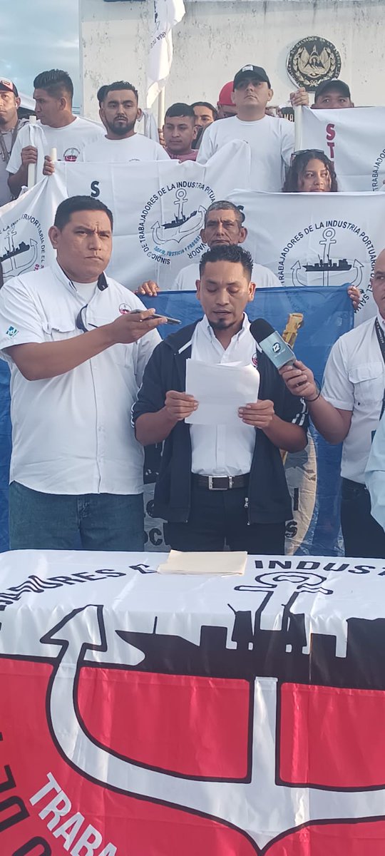 STIPES_OFICIAL's tweet photo. "Yilport Holding Inc. invertirá US$ 1,615 millones para el proyecto Unión Portuaria del Pacífico, que permitirá modernizar el Puerto de Acajutla y activar el Puerto de La Unión" @CaminosAmilcar Secretario General. https://t.co/otG3FZIi48