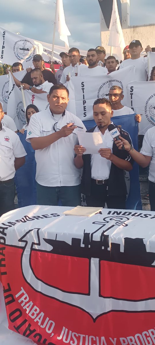 STIPES_OFICIAL's tweet photo. "Yilport Holding Inc. invertirá US$ 1,615 millones para el proyecto Unión Portuaria del Pacífico, que permitirá modernizar el Puerto de Acajutla y activar el Puerto de La Unión" @CaminosAmilcar Secretario General. https://t.co/otG3FZIi48