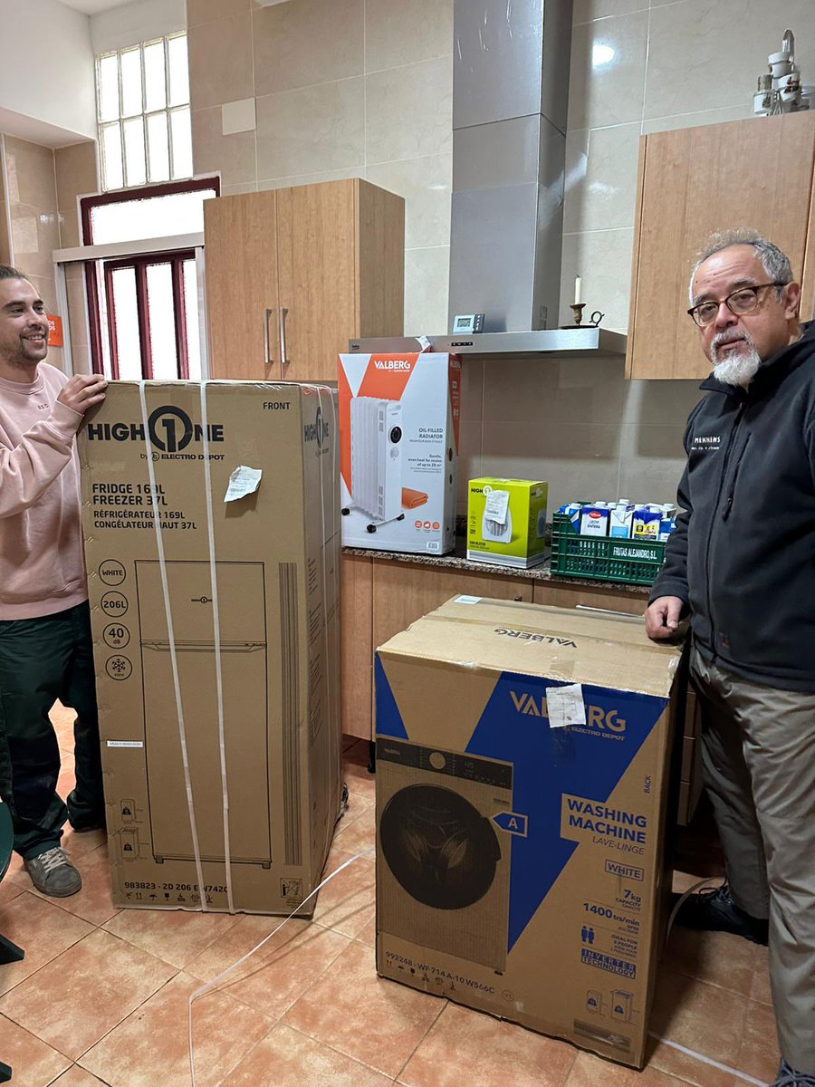 David_Alfafar's tweet photo. Gracias a Nacho desde Torrent, Dolores y Familia de Aldaya ya tienen nevera micro y demás..y un donante anónimo la Lavadora….❤️❤️ https://t.co/pk64r7sPIR
