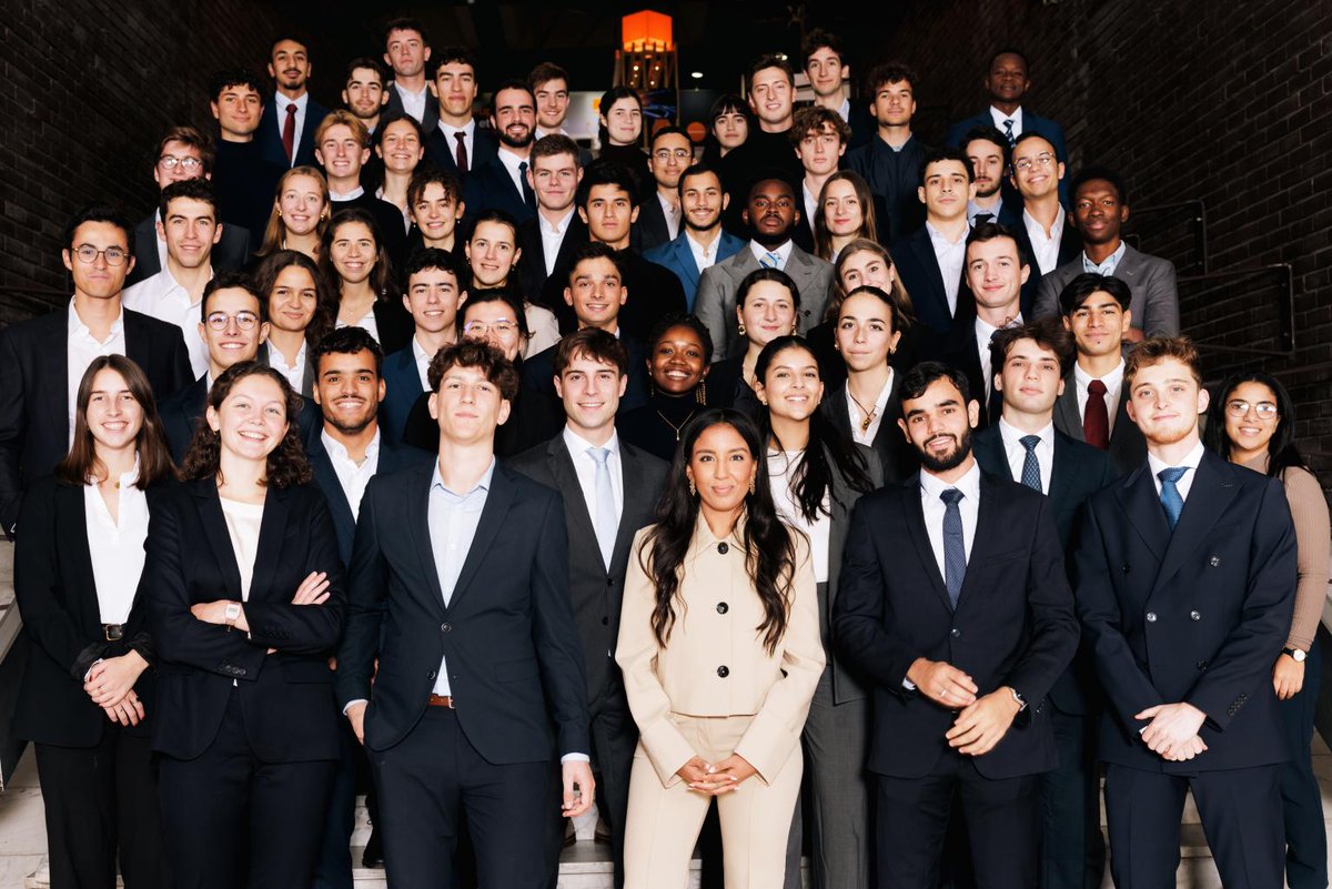 [ #FormationLX ]

Le Forum de l'X, organisé par les 50 élèves de  l'association X-Forum pour les élèves et étudiants de l'X et d'IP Paris, s'est tenu les 26 et 27 novembre✨ 

👏A nos élèves pour cette belle organisation + tout le personnel impliqué👏

➡ polytechnique.edu/actualites/lia…