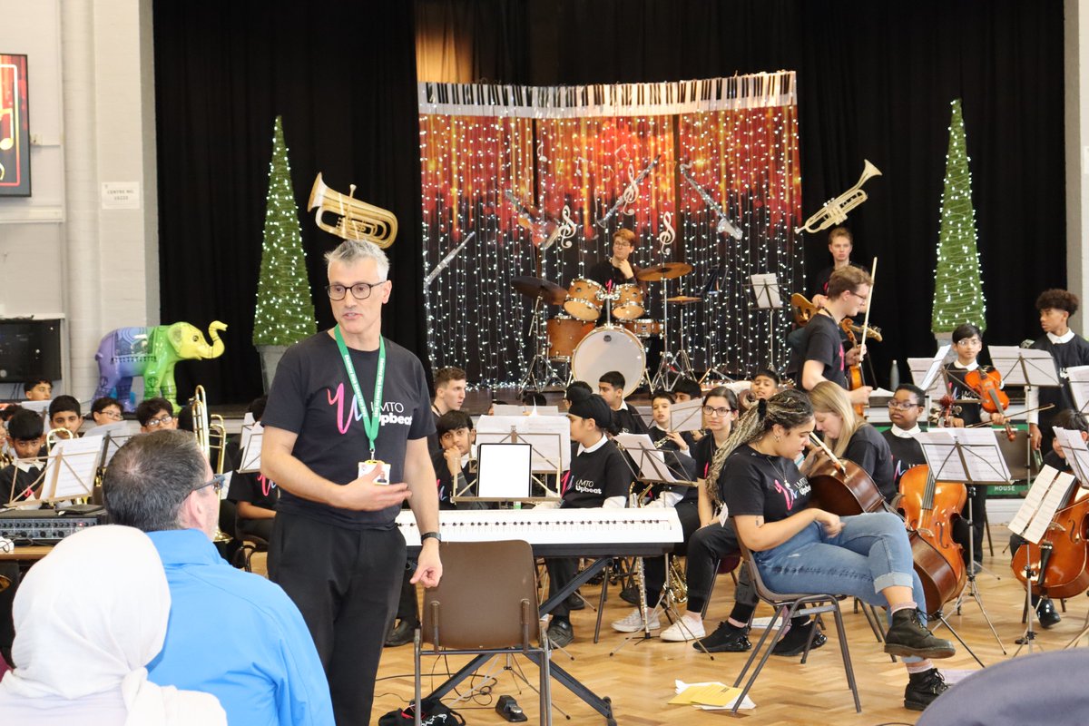 ChallneyBoys's tweet photo. A massive THANK YOU to @jmpcummings the @lmto_official team, Mr Daggett, our staff, families, @FoxdellPrimary, @beechhill_luton, @MrsQuickEnglish  and, of course, our brilliant students for an unforgettable concert. Your energy and collaboration made it a truly magical event! 🎶 https://t.co/9vwtJtaI4D