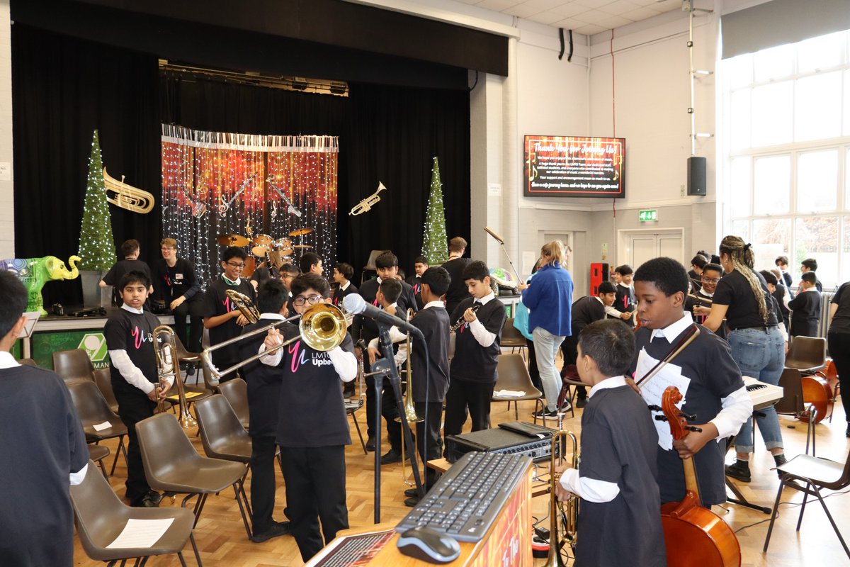 ChallneyBoys's tweet photo. A massive THANK YOU to @jmpcummings the @lmto_official team, Mr Daggett, our staff, families, @FoxdellPrimary, @beechhill_luton, @MrsQuickEnglish  and, of course, our brilliant students for an unforgettable concert. Your energy and collaboration made it a truly magical event! 🎶 https://t.co/9vwtJtaI4D