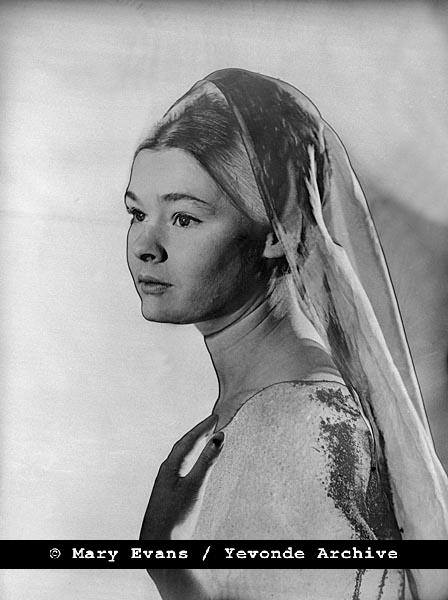 With Dame Judi Dench's 90th birthday coming up on Monday, we wanted to share these beautiful photographs taken of her by Madame Yevonde in the 1960s. Click here for a wider selection of images tracing her career maryevans.com/lb.php?ref=577…. #judidench