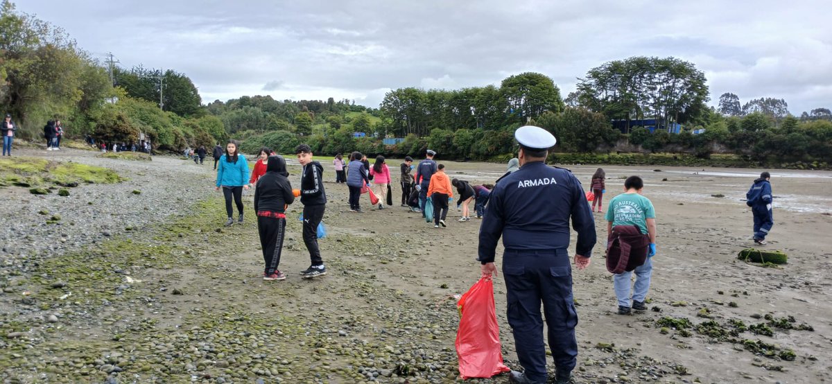 DIRECTEMAR - Armada de Chile (@dgtm_chile) on Twitter photo Personal de la Alcaldía de Mar de #Dalcahue apoyó y participó en <a href="/LimpiezaPlayas/">Limpieza de Playas</a> efectuada en sector Hueñocoihue, comuna de Dalcahue, actividad realizada en conjunto con el Colegio Nido de Cisne.
#AutoridadMarítima
<a href="/Armada_Chile/">Armada de Chile</a> <a href="/MARITGOBCASTRO/">MARITGOBCAS</a> <a href="/DPRLosLagos/">Delegación Presidencial Regional de Los Lagos</a> Personal de la Alcaldía de Mar de #Dalcahue apoyó y participó en <a href="/LimpiezaPlayas/">Limpieza de Playas</a> efectuada en sector Hueñocoihue, comuna de Dalcahue, actividad realizada en conjunto con el Colegio Nido de Cisne.
#AutoridadMarítima
<a href="/Armada_Chile/">Armada de Chile</a> <a href="/MARITGOBCASTRO/">MARITGOBCAS</a> <a href="/DPRLosLagos/">Delegación Presidencial Regional de Los Lagos</a>