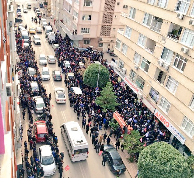 kuytulhoca's tweet photo. TARİHTE BUGÜN | 5 Aralık 2019 

30 Ocak 2018 günü evine yapılan şafak operasyonuyla tutuklanan Alparslan Kuytul Hocaefendi, 312 günü tecrit olmak üzere 2 yıllık haksız tutukluluk sürecinin ardından 5 Aralık 2019'da tahliye edilmişti.

#YargıEliyleZulüm
#Unutturmayacağız https://t.co/sTKK9phaSV