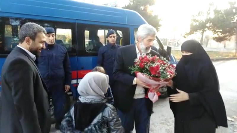 kuytulhoca's tweet photo. TARİHTE BUGÜN | 5 Aralık 2019 

30 Ocak 2018 günü evine yapılan şafak operasyonuyla tutuklanan Alparslan Kuytul Hocaefendi, 312 günü tecrit olmak üzere 2 yıllık haksız tutukluluk sürecinin ardından 5 Aralık 2019'da tahliye edilmişti.

#YargıEliyleZulüm
#Unutturmayacağız https://t.co/sTKK9phaSV