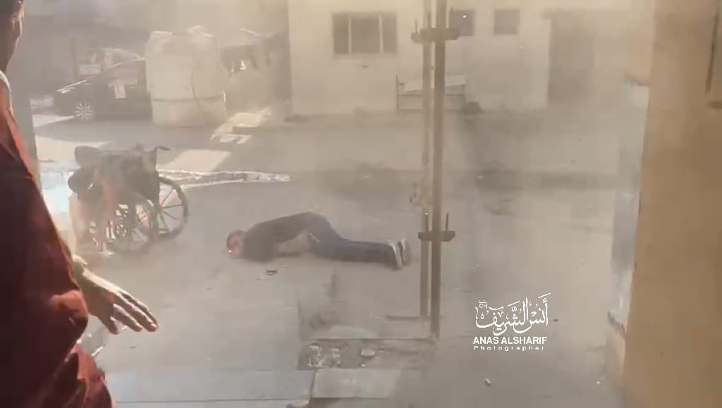 AbujomaaGaza's tweet photo. 💥Horrible scenes

Several patients and their companions have been KILLED and WOUNDED in #Israeli_quadcopter_bombing of the entrance of Kamal Odwan Hospital in #Jabalia! https://t.co/yleopkQ2cX