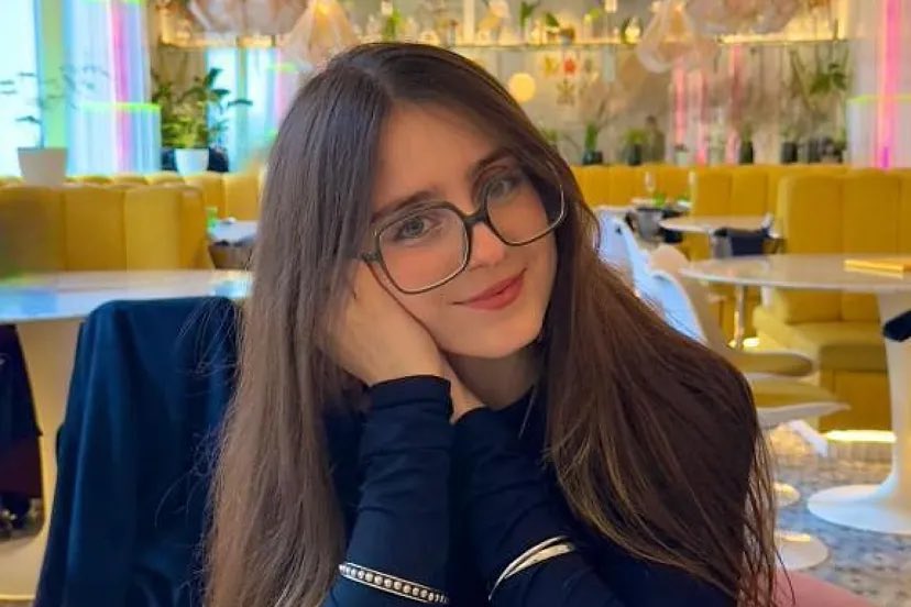 Laura Vieri tweet media