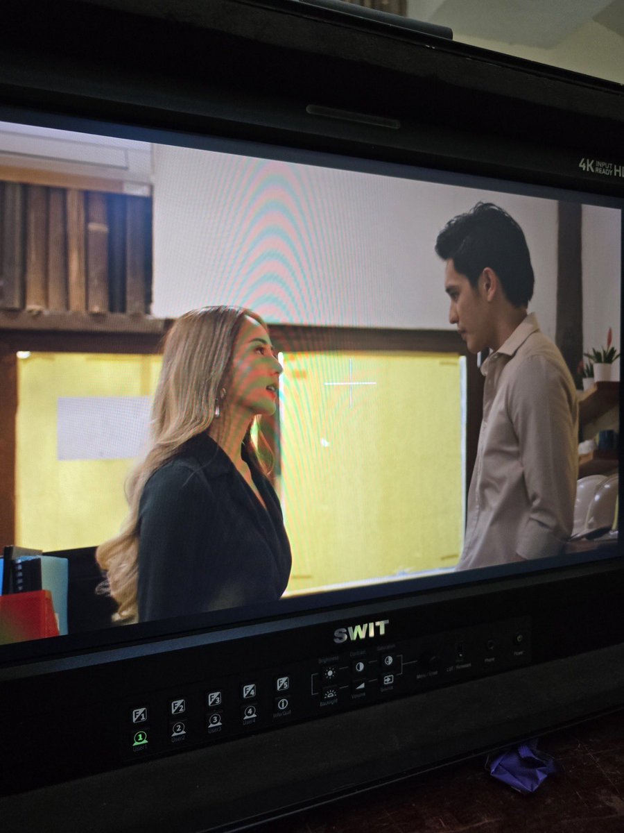 Mga taong aabutin ang tadhana sa office

COMEBACK ERA NG ELVI

#CITWWhatAreWe
#HyGab | #ElVi
#ChasingInTheWild
#VivaOne