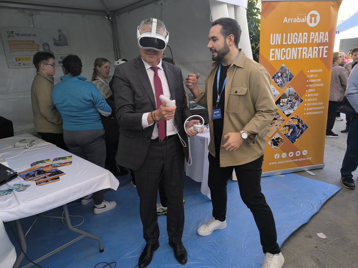lanoria_mlg's tweet photo. 🔝La Feria #MetaDigitalRural Málaga hoy en el municipio de #Teba- @ConoceTeba.

🤖Zona expositiva con 12 stands con lo último en tecnología 👉🏻robots, videojuegos con impacto, drones, impresión 3D, Inteligencia Artificial y muchas más propuestas de la mano de diferentes entidades. https://t.co/FD4gIF5I1q