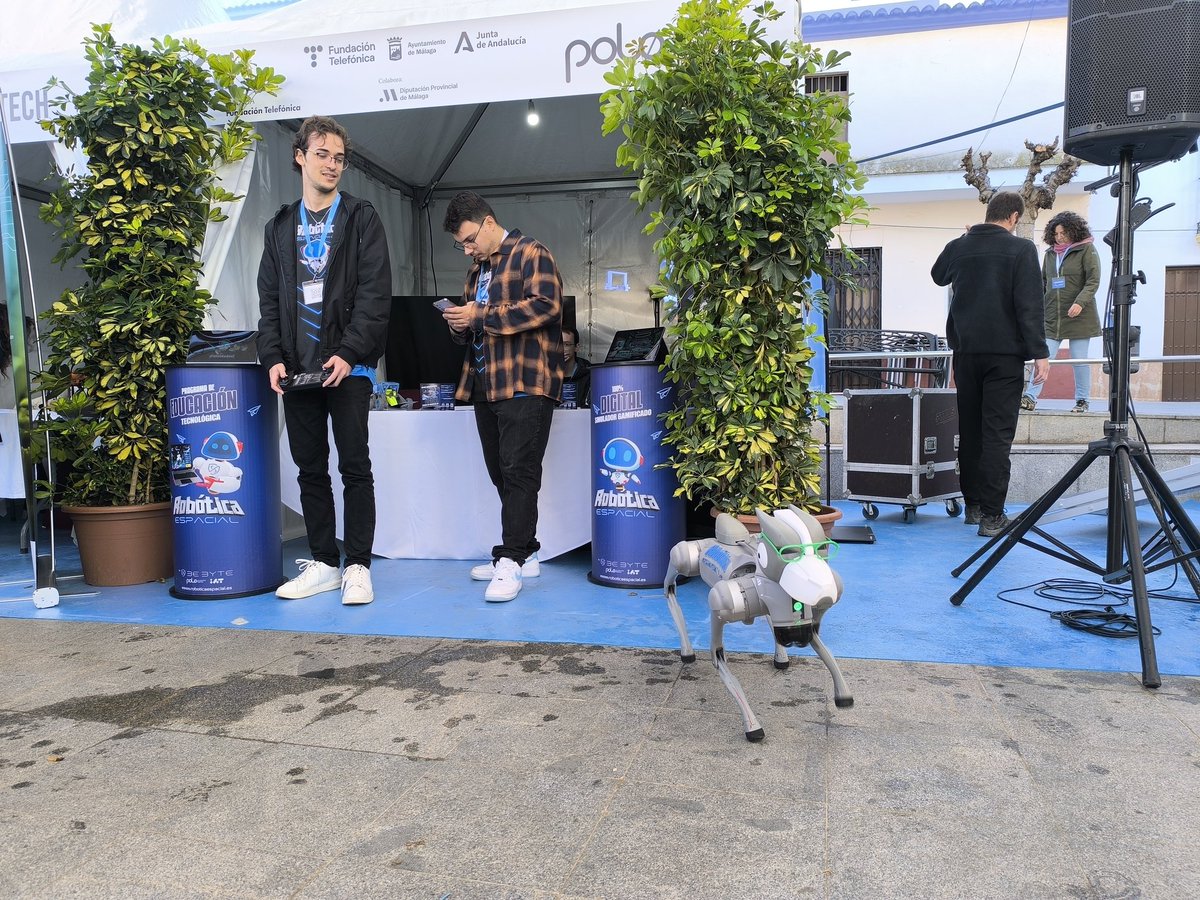 lanoria_mlg's tweet photo. 🔝La Feria #MetaDigitalRural Málaga hoy en el municipio de #Teba- @ConoceTeba.

🤖Zona expositiva con 12 stands con lo último en tecnología 👉🏻robots, videojuegos con impacto, drones, impresión 3D, Inteligencia Artificial y muchas más propuestas de la mano de diferentes entidades. https://t.co/FD4gIF5I1q