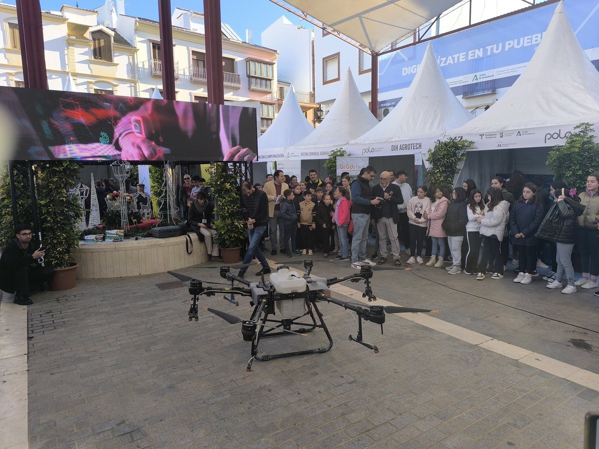 lanoria_mlg's tweet photo. 🔝La Feria #MetaDigitalRural Málaga hoy en el municipio de #Teba- @ConoceTeba.

🤖Zona expositiva con 12 stands con lo último en tecnología 👉🏻robots, videojuegos con impacto, drones, impresión 3D, Inteligencia Artificial y muchas más propuestas de la mano de diferentes entidades. https://t.co/FD4gIF5I1q