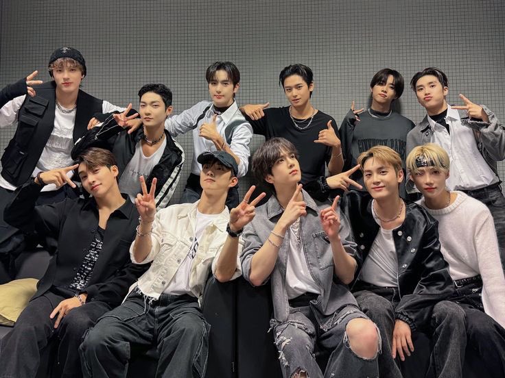 jusunmania's tweet photo. ALWAYS REMEMBER, DEOBIS LOVE THE BOYZ🥺🤍 https://t.co/lzLGruAVG3