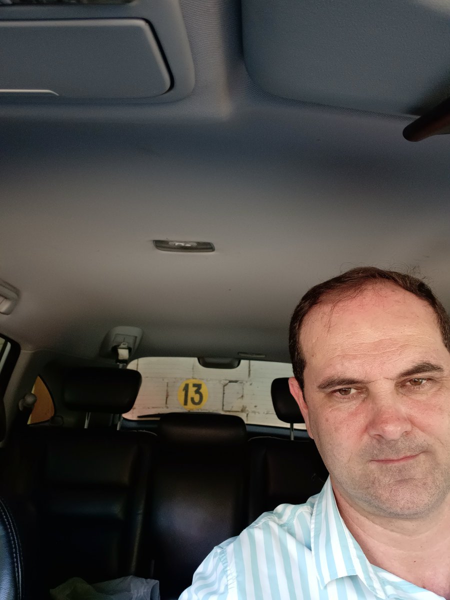 advo_galo_'s tweet photo. Não bastava o dia de ontem e o ano terrível, vou estacionar e a vaga é essa... #EhGalo https://t.co/3VgUjmtt1C