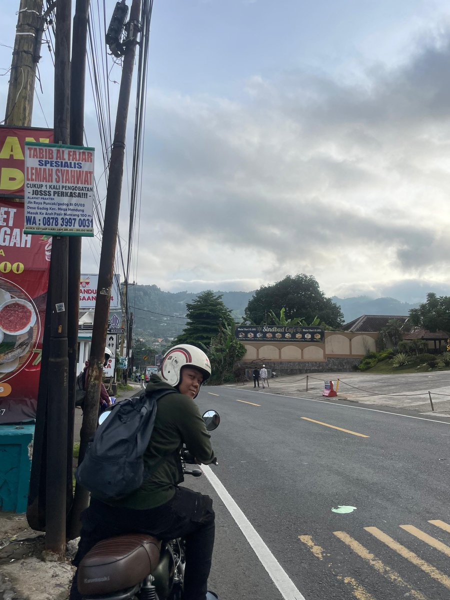 Ramdhony9's tweet photo. Dokumentasi liburannya orang² korporat (thread)

Berangkat set3 pagi dari mgk,refi nyusul berangkat siang. https://t.co/SWUynmsGdv