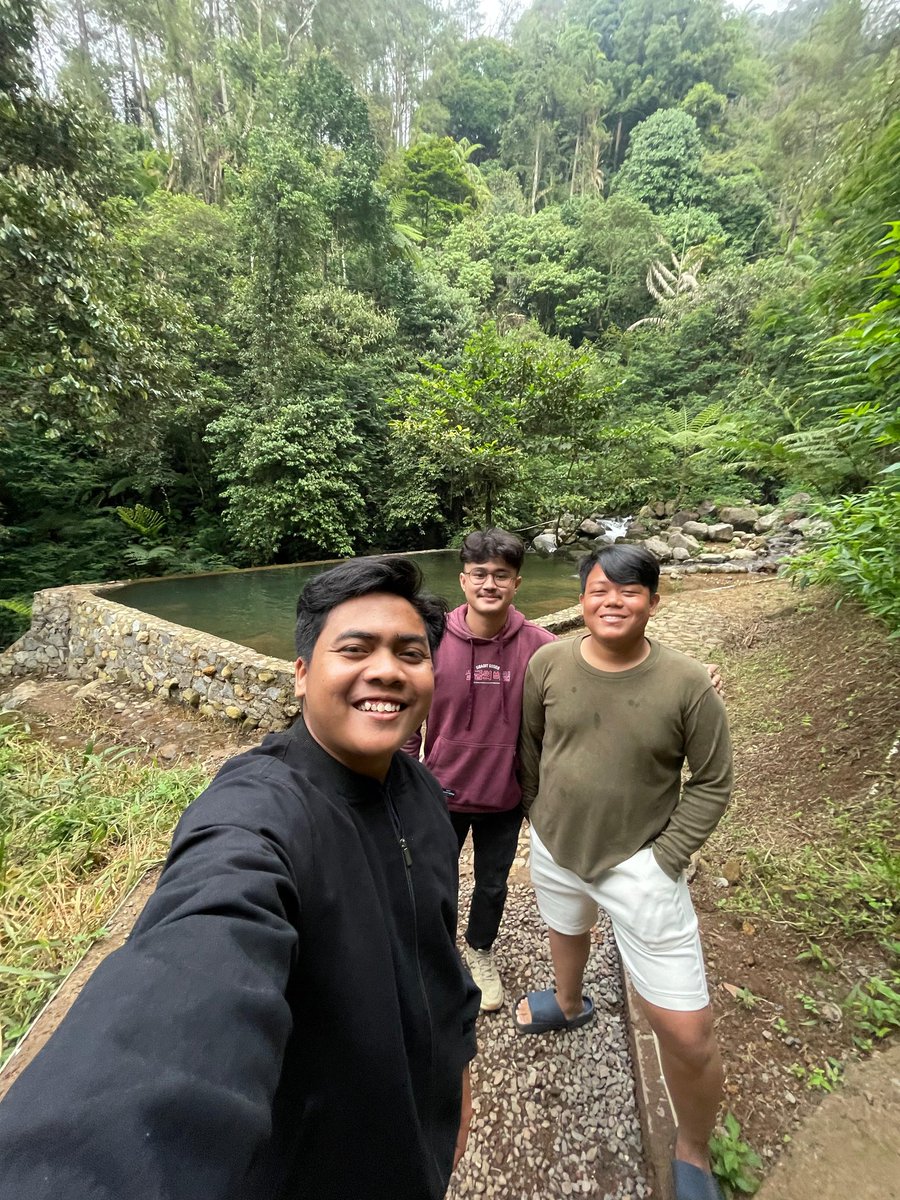Ramdhony9's tweet photo. Sebelum pulang kerumah kita mampir lagih ke kembali ke alam karena refi belum pernah kesana https://t.co/1sx8o5uMTu