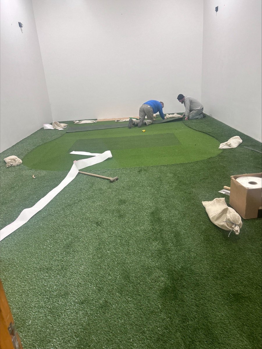 bobberetta's tweet photo. A little snowy in WNY but work continues to provide our spring teams with quality indoor training facilities. Second golf simulator at the Tennis Center nearly installed. Big improvements in store for @BonniesBaseball, @BonniesSoftball as well‼️ ⛳️⚾️🥎
#GoBonnies #Unfurl 🐺🤎🤍 https://t.co/8ttlhiRG5s