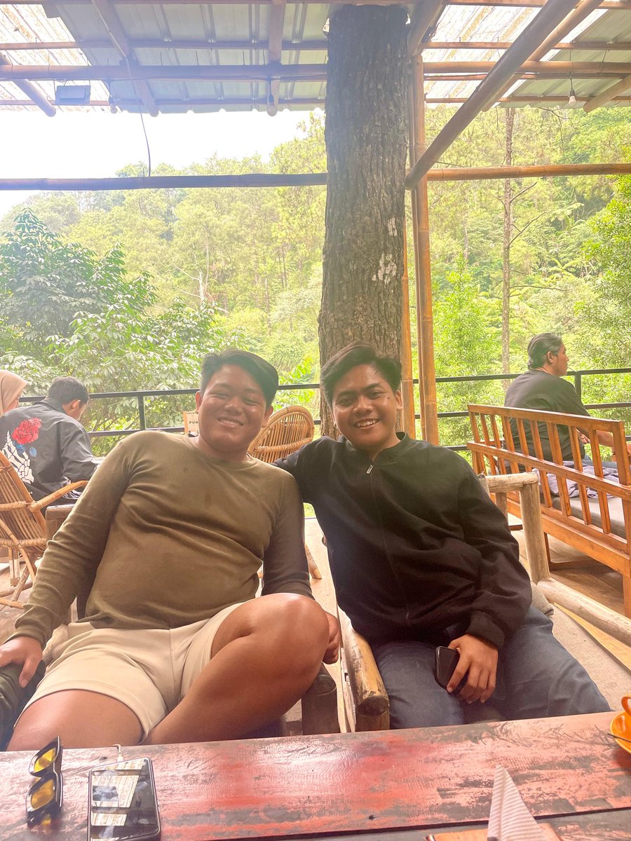 Ramdhony9's tweet photo. Sebelum pulang kerumah kita mampir lagih ke kembali ke alam karena refi belum pernah kesana https://t.co/1sx8o5uMTu