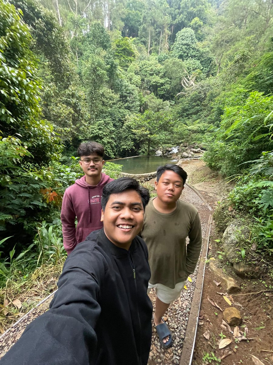 Ramdhony9's tweet photo. Sebelum pulang kerumah kita mampir lagih ke kembali ke alam karena refi belum pernah kesana https://t.co/1sx8o5uMTu
