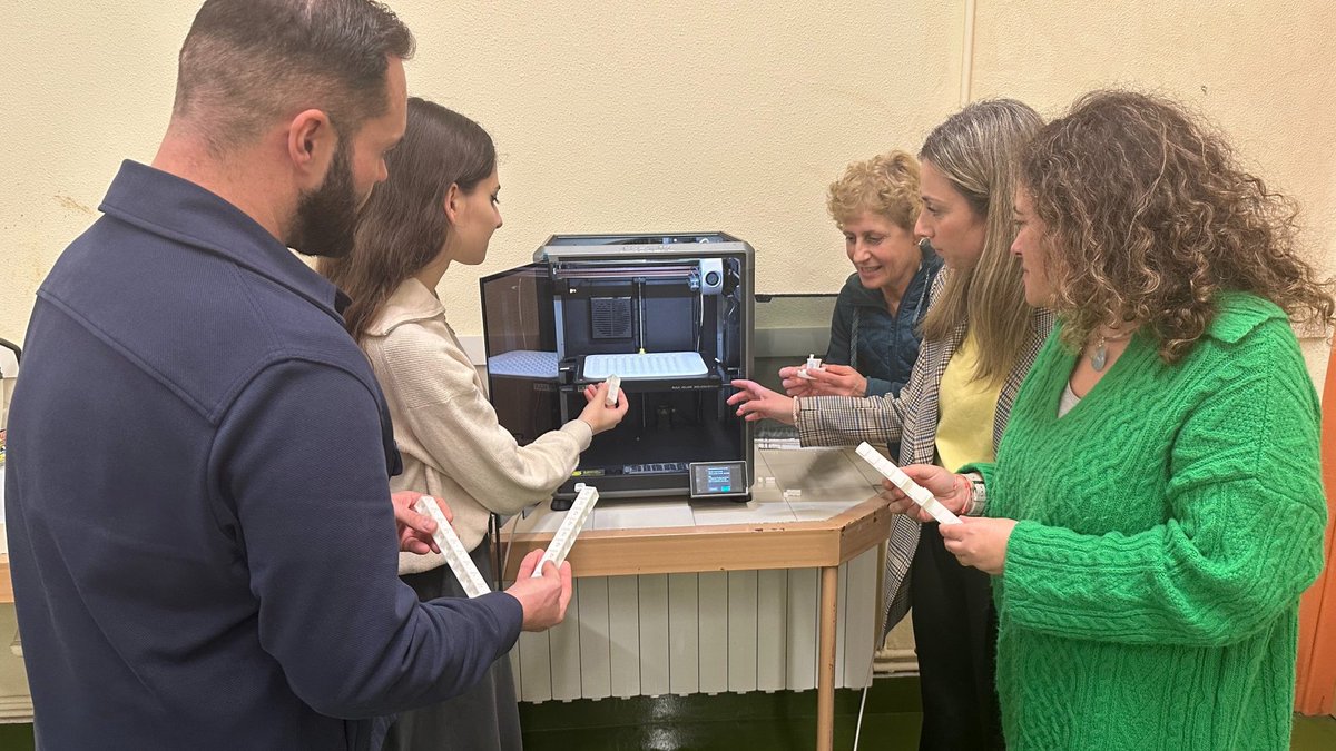 Campus Industrial (@ciferrol) on Twitter photo #CIFaoDía Achegar a tecnoloxía de impresión 3D e os conceptos STEAM (Ciencia, Tecnoloxía, Enxeñaría, Arte e Matemáticas) á educación infantil, primaria e secundaria formando ao profesorado ou deseñando recursos didácticos <a href="/UDC_gal/">Universidade da Coruña</a> <a href="/FECYT_Ciencia/">FECYT</a> <a href="/epef_udc/">Escola Politécnica de Enxeñaría de Ferrol</a> <a href="/biblioenxenaria/">Biblioteca Ángela Ruiz Robles - EPEF</a> #CIFaoDía Achegar a tecnoloxía de impresión 3D e os conceptos STEAM (Ciencia, Tecnoloxía, Enxeñaría, Arte e Matemáticas) á educación infantil, primaria e secundaria formando ao profesorado ou deseñando recursos didácticos <a href="/UDC_gal/">Universidade da Coruña</a> <a href="/FECYT_Ciencia/">FECYT</a> <a href="/epef_udc/">Escola Politécnica de Enxeñaría de Ferrol</a> <a href="/biblioenxenaria/">Biblioteca Ángela Ruiz Robles - EPEF</a>