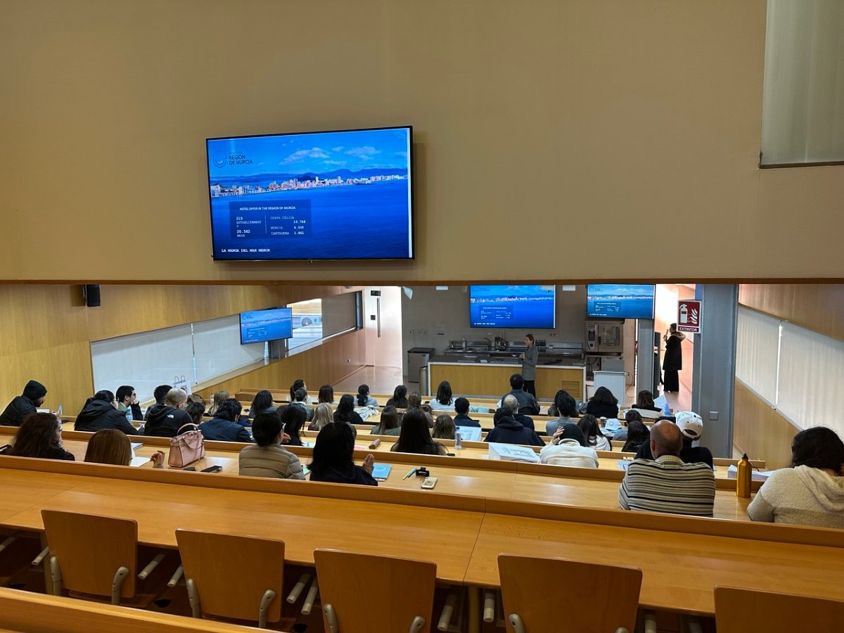 ✏️ Hoy hemos recibido a alumnos de máster de <a href="/UCAM/">UCAM Universidad</a> para ofrecerles una charla sobre la promoción y comunicación turísticas de la #RegióndeMurcia y mostrarles las instalaciones del ITREM. 

<a href="/UCAM_Turismo/">UCAM Turismo</a> #TurismoRegióndeMurcia #CostaCálida