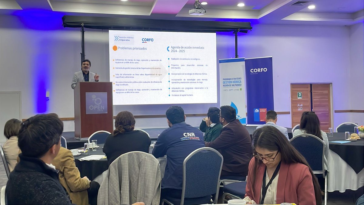2aJunta's tweet image. El gerente de Proyecto de PER Hídrico Valparaíso @corfovalparaiso @CodesserC, Ricardo Astorga, presentando la Hoja de Ruta de los próximos 9 años.

Participación en pleno de los actores del territorio, incluidas las tres juntas de vigilancia de la cuenca del Aconcagua.👏👏👏