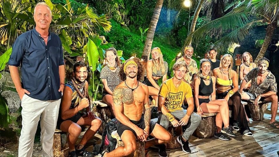 EugeCNT's tweet photo. Estoy esperando que todos critiquen #GranHermano por tener 10 puntos de rating al igual que criticaron a #SurvivorArgentina y lo llamaban "fracaso", motivo por el cuál teníamos que verlo 1 AM.
Para mi, era una segunda temporada de #Survivor o un #GHAllStars... https://t.co/1aXETGZQpJ