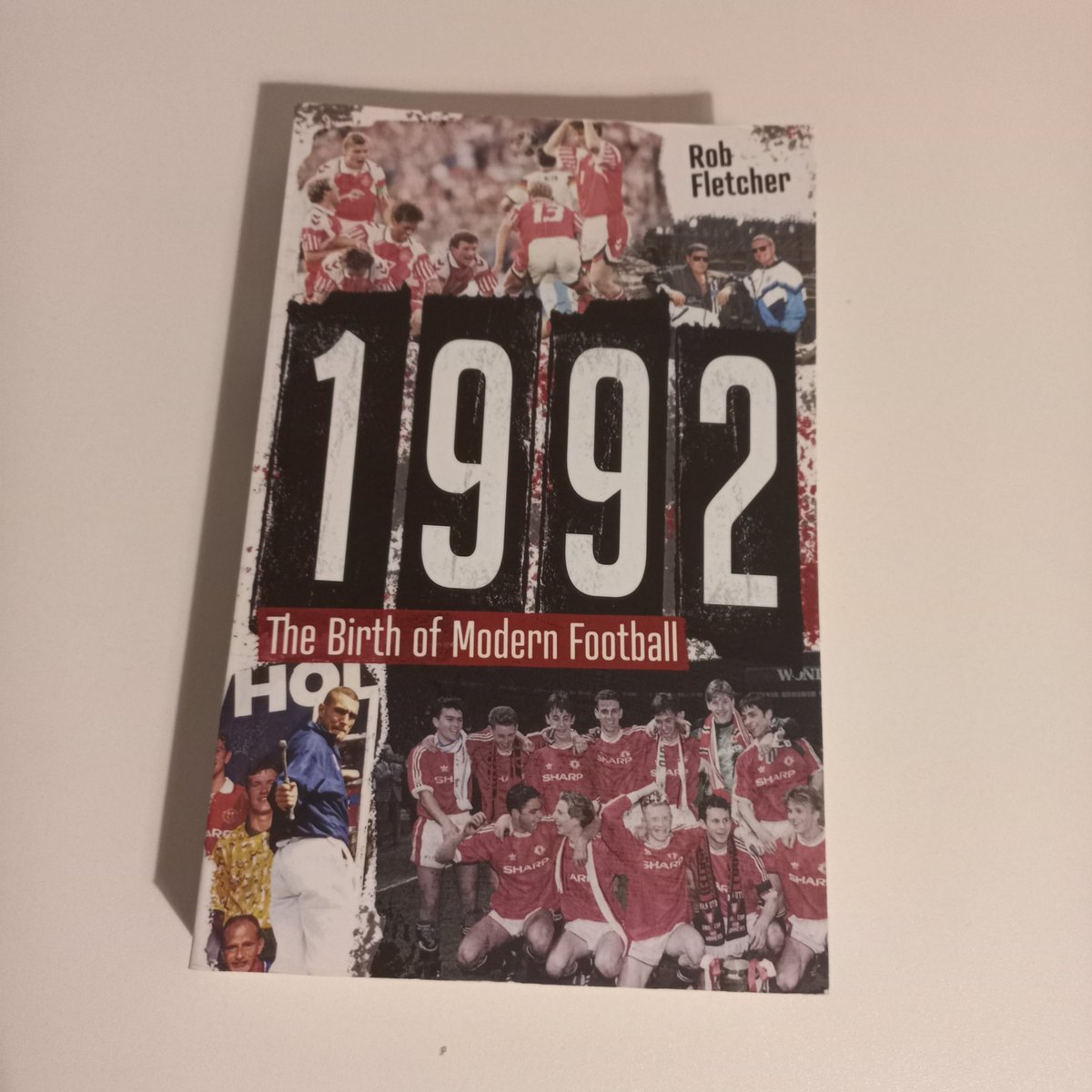 camisa___14's tweet photo. O Natal chegou mais cedo!
#1992
#RIPFootball
#ÓdioEternoAoFutebolModerno https://t.co/Q12sesVwsw