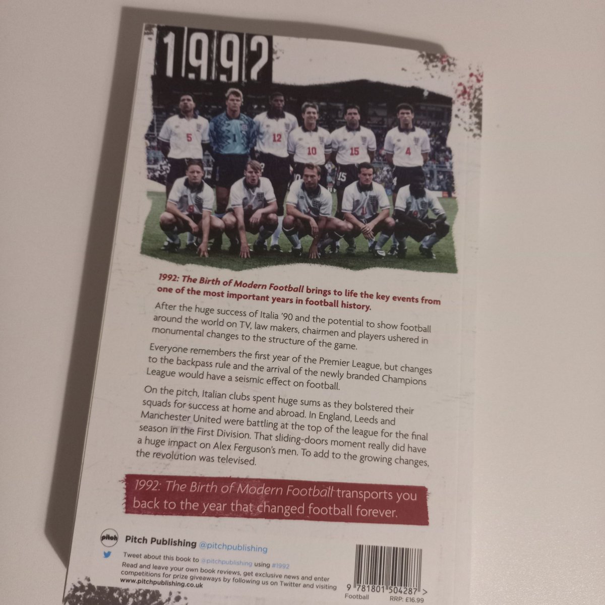 camisa___14's tweet photo. O Natal chegou mais cedo!
#1992
#RIPFootball
#ÓdioEternoAoFutebolModerno https://t.co/Q12sesVwsw