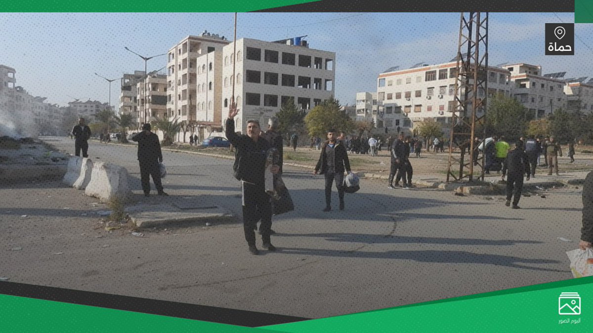 AHDaTH_ALSHam's tweet photo. المشاهد الأولى لتحرير إدارة العمليات العسكرية للسجناء من سجن حماة المركزي https://t.co/HRl0wUl6dH