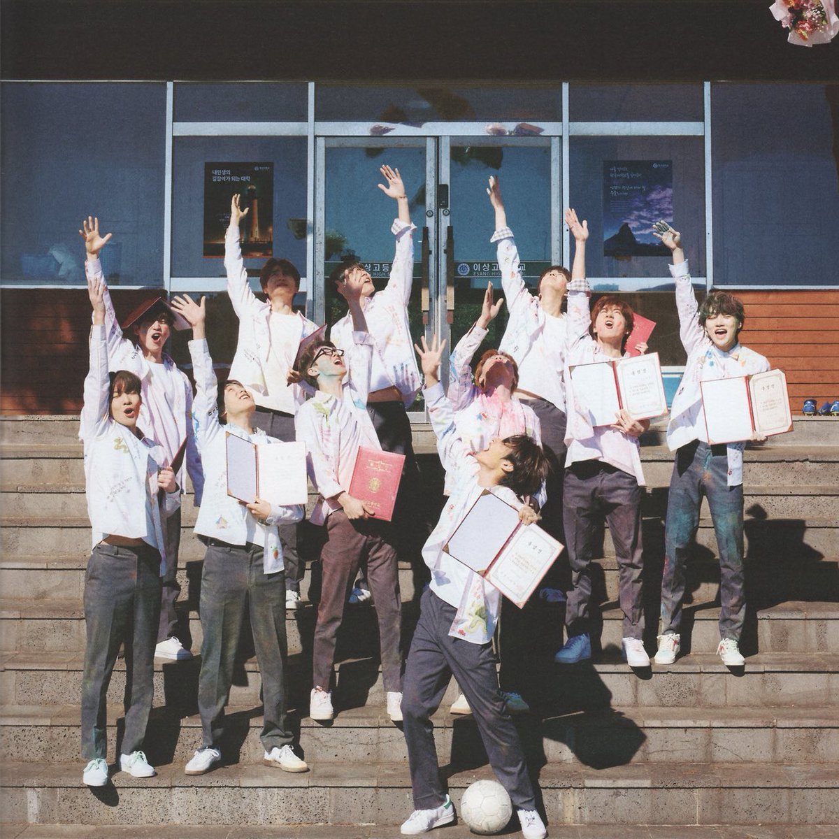 kimsunwoorld's tweet photo. "THE BOYZ ❤️ forever my youth." https://t.co/HvqKHUqWli
