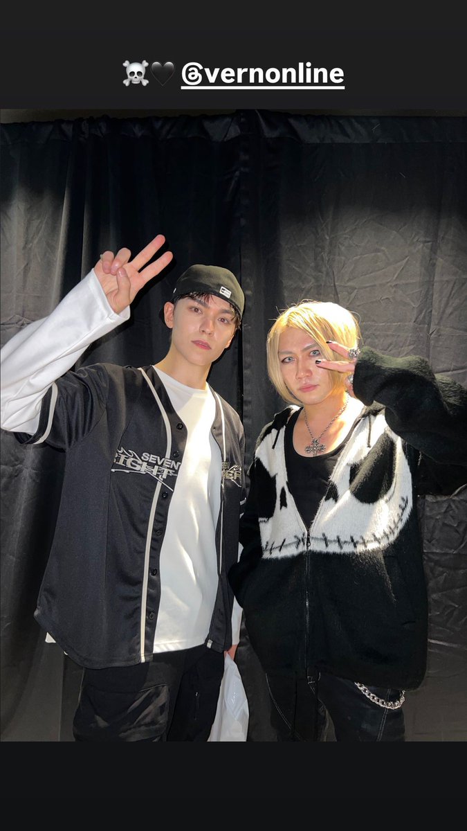 241205 버논 인스타스토리 &amp; (sic)boy 인스타스토리 🖤

어머 오늘 도쿄돔 공연 오셨구나 🖤
간만의 투샷!!!